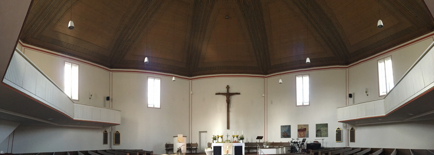 Der Innenraum der Lutherkirche mit seinem achteckigen Grundriss