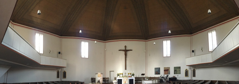 Der Innenraum der Lutherkirche mit seinem achteckigen Grundriss