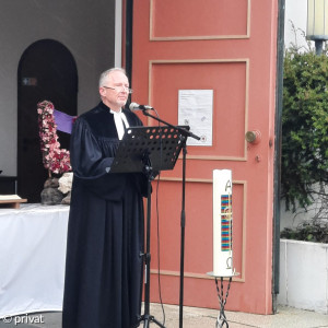 Open Air Gottesdienst am Sonntag Kantate, 2.5.2021, Altar mit singenden Steinen